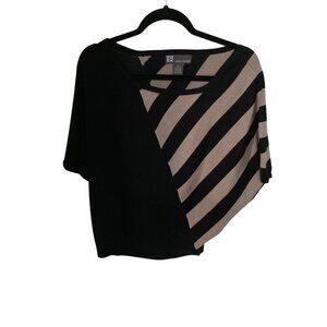 Chelsea & Theodore Women's Black And White Batwing Design Sweater Medium  NWOT